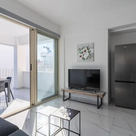 Marble - Cozy W Balcony In Larnaca