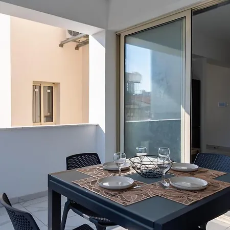 Apartment Marble - Cozy W Balcony In Larnaka
