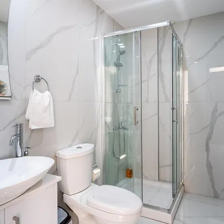 Marble - Cozy W Balcony In Apartment