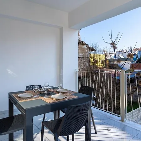 Marble - Cozy W Balcony In شقة