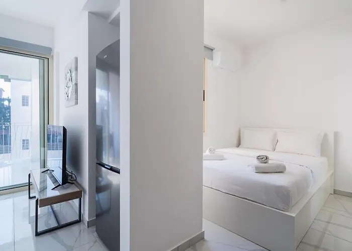 Marble - Cozy W Balcony In *