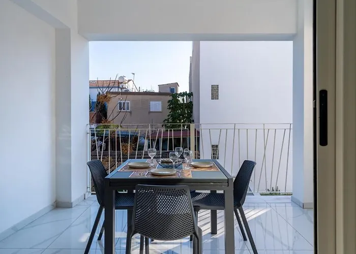 Marble - Cozy W Balcony In