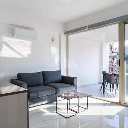 Marble - Cozy W Balcony In شقة لارنكا