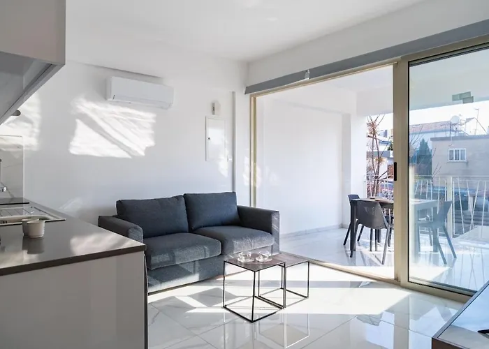 Marble - Cozy W Balcony In شقة لارنكا