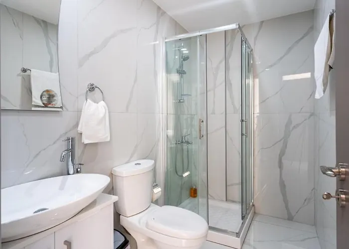 Marble - Cozy W Balcony In شقة